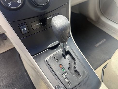 Used 2013 Toyota Corolla L FWD image 19