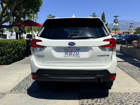 Used 2023 Subaru Forester Premium image 6