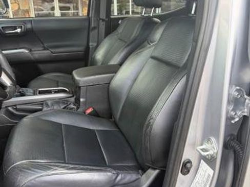 Used 2021 Toyota Tacoma TRD Off-Road w/ TRD Premium Off Road Package image 8