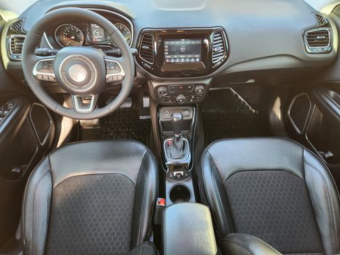 Used 2021 Jeep Compass Latitude image 26