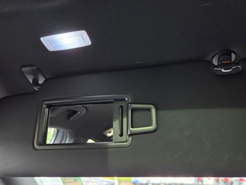 Used 2023 Volkswagen Tiguan SE R-Line image 38