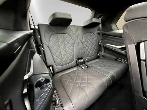 Used 2024 BMW X7 xDrive40i w/ M Sport Package AWD/4WD image 26