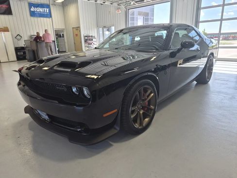 Used 2022 Dodge Challenger SRT Hellcat w/ Plus Package RWD image 6