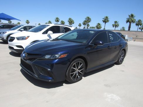 Used 2022 Toyota Camry SE FWD image 1