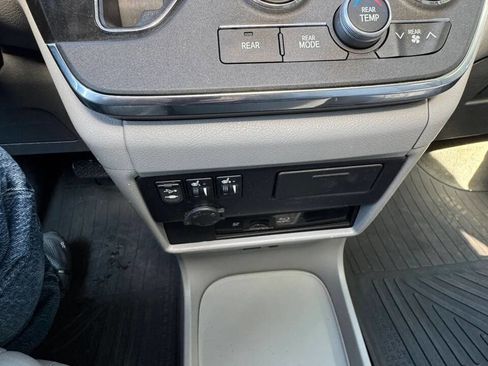 Used 2017 Toyota Sienna XLE Premium AWD/4WD image 13