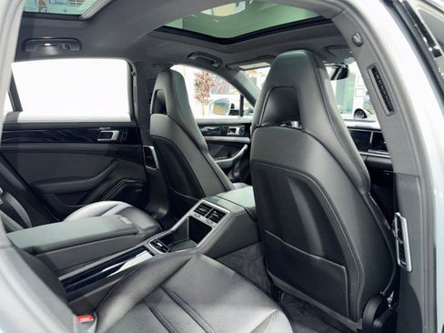 Used 2018 Porsche Panamera RWD image 62