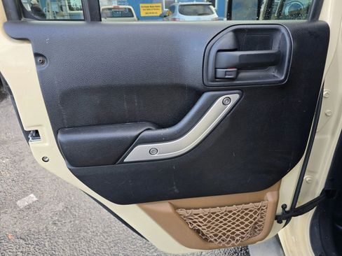 Used 2012 Jeep Wrangler Unlimited Sahara w/ Connectivity Group image 16