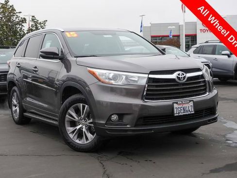Used 2015 Toyota Highlander XLE image 2
