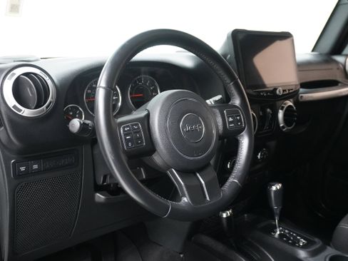 Used 2017 Jeep Wrangler Unlimited Rubicon w/ Connectivity Group image 10