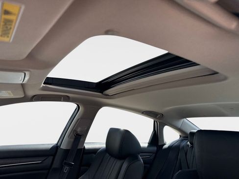 Used 2022 Honda Accord Touring image 18
