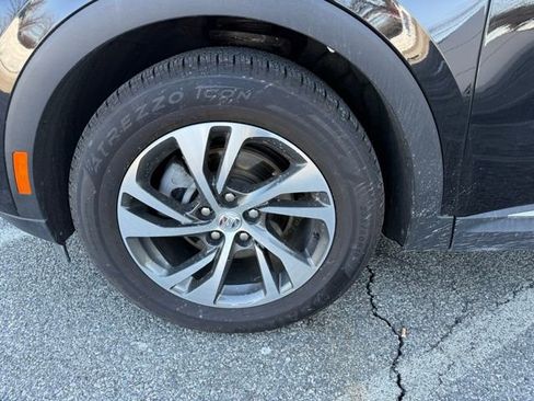 Used 2022 Buick Envision Essence w/ Safety Package image 28