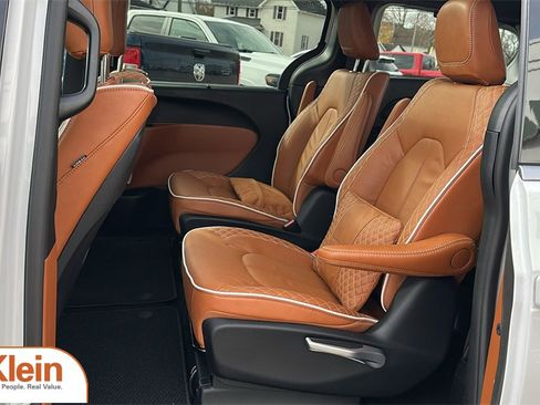 Used 2024 Chrysler Pacifica Pinnacle w/ Trailer Tow Group image 28