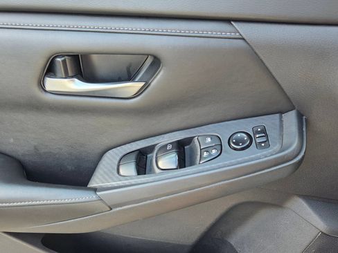 Used 2024 Nissan Sentra SV FWD image 30