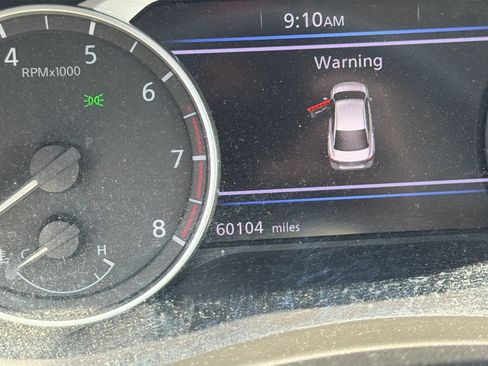 Used 2025 Nissan Sentra SR FWD image 3