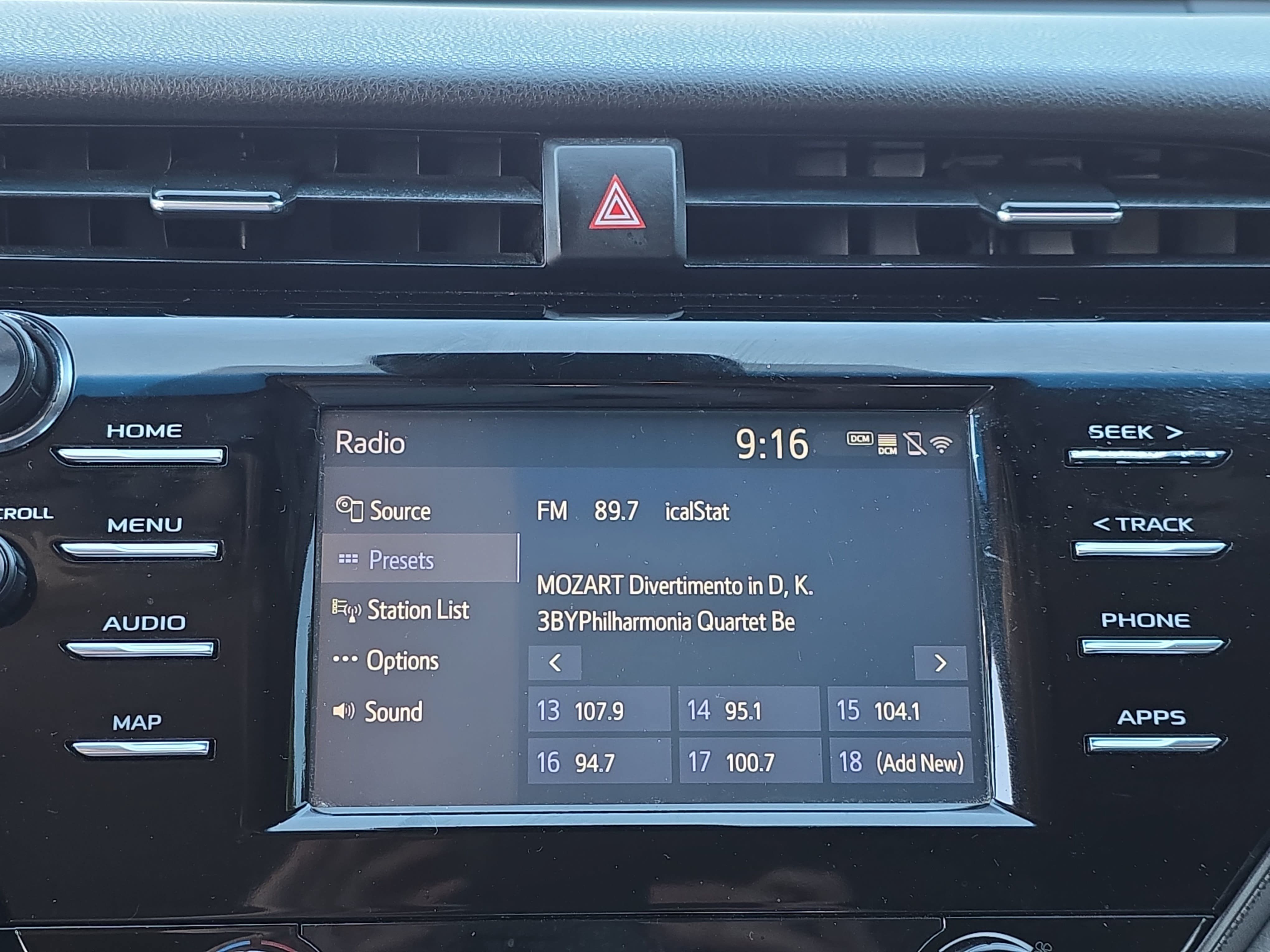 Used 2019 Toyota Camry SE FWD image 18