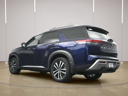 Used 2024 Nissan Pathfinder Platinum AWD/4WD image 31