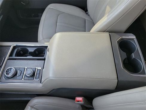 Used 2021 Ford Expedition Limited image 22