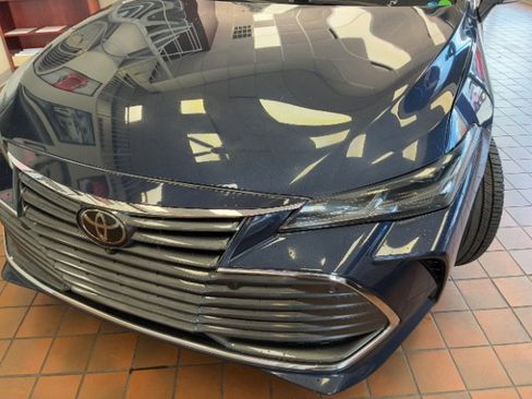 Used 2019 Toyota Avalon Limited image 7