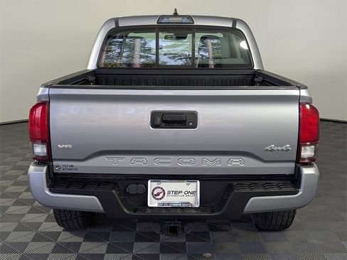 Used 2018 Toyota Tacoma SR image 6