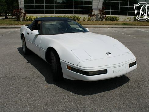 Used 1991 Chevrolet Corvette Convertible image 3