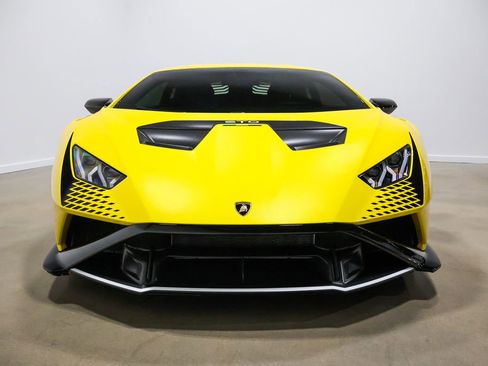Used 2022 Lamborghini Huracan STO image 17
