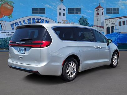 Used 2024 Chrysler Pacifica Touring-L
