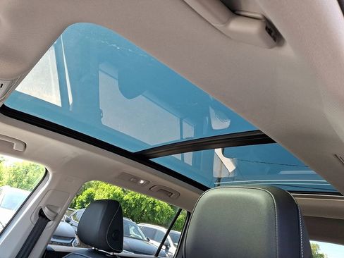 Certified 2023 Volkswagen Tiguan SE w/ Panoramic Sunroof Package AWD/4WD image 14
