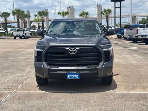 Used 2022 Toyota Tundra SR5 w/ Convenience Package RWD image 2