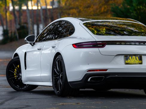 Used 2017 Porsche Panamera image 29
