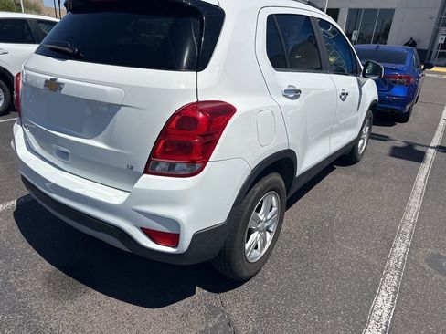 Used 2018 Chevrolet Trax LT w/ LT Convenience Package FWD image 4