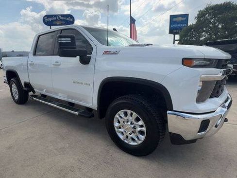 Used 2024 Chevrolet Silverado 2500 LT AWD/4WD image 2