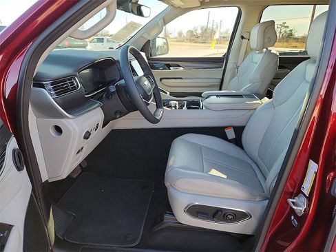 Used 2024 Jeep Wagoneer Series II image 16