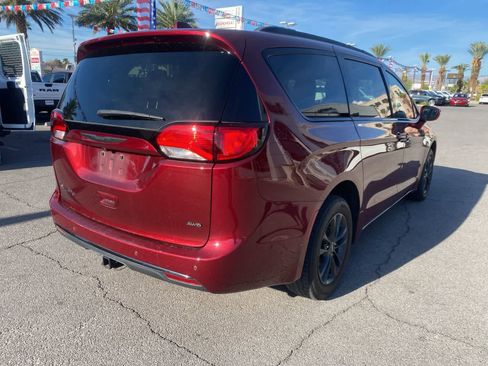 Used 2020 Chrysler Pacifica Touring-L image 6