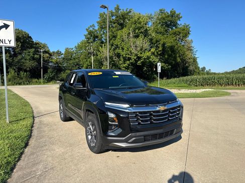Used 2026 Chevrolet Equinox LT AWD/4WD image 3