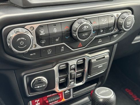 Used 2022 Jeep Gladiator Mojave w/ Cold Weather Group image 21