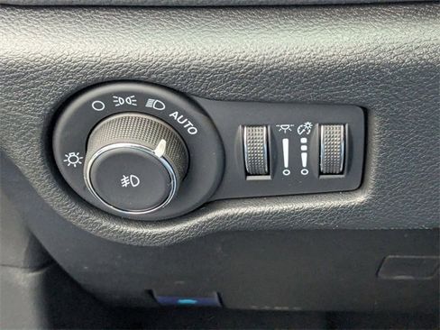 New 2026 Chrysler Pacifica Select image 14