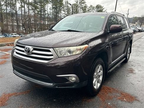 Used 2013 Toyota Highlander Plus image 3