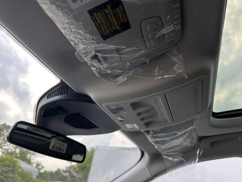 New 2025 Ford Escape SE w/ PHEV Premium Package image 31