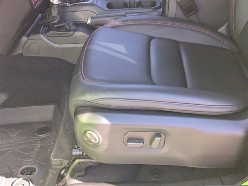 Used 2025 Jeep Gladiator Rubicon image 18