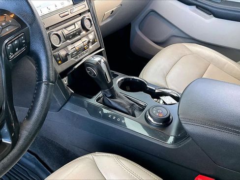 Used 2018 Ford Explorer XLT w/ Equipment Group 202A AWD/4WD image 17