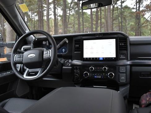 Used 2025 Ford F250 Lariat w/ FX4 Off-Road Package image 24