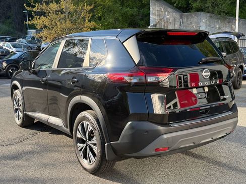 Used 2023 Nissan Rogue SV AWD/4WD image 4