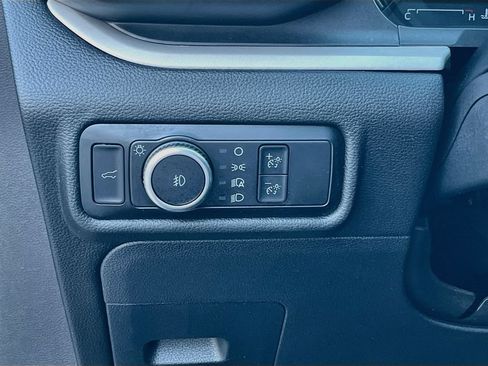 Used 2024 Ford Explorer XLT w/ Equipment Group 202A AWD/4WD image 10