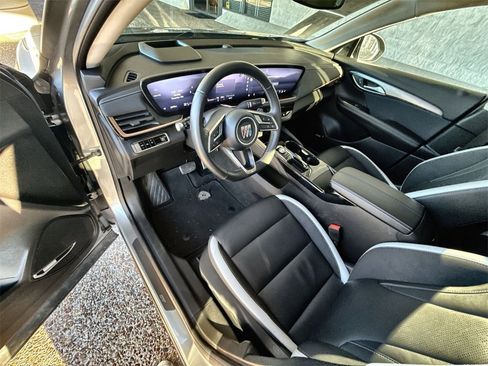 Certified 2025 Buick Envision Sport Touring image 10