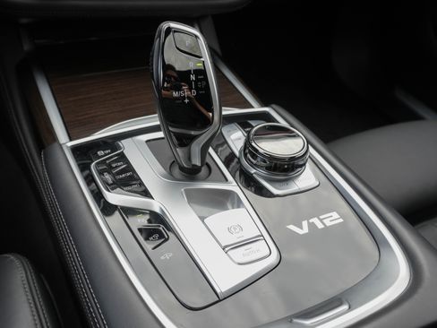 Certified 2022 BMW M760i xDrive w/ Luxury Rear Seating Package image 27