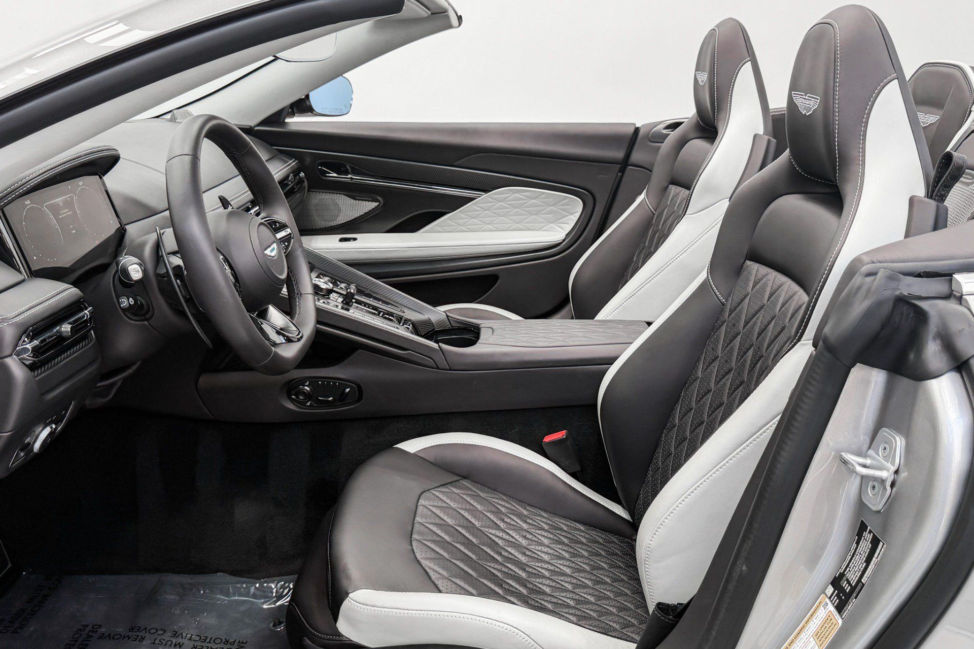 Used 2025 Aston Martin DB12 Convertible RWD image 29
