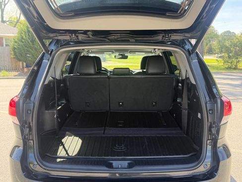 Used 2018 Toyota Highlander XLE AWD/4WD image 10