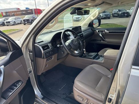 Used 2022 Lexus GX 460 Premium w/ Accessory Package image 20