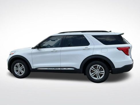 Used 2023 Ford Explorer XLT w/ Equipment Group 202A RWD image 3