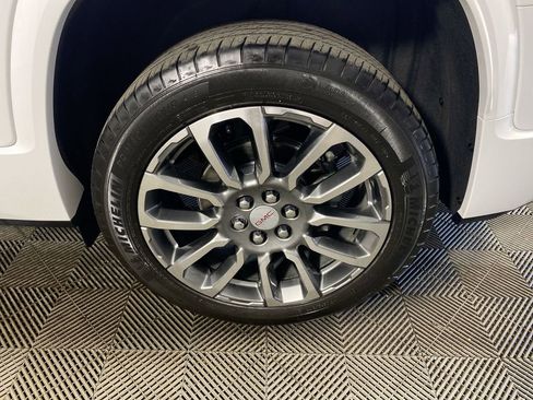 Certified 2023 GMC Acadia Denali w/ Denali Ultimate Package AWD/4WD image 10